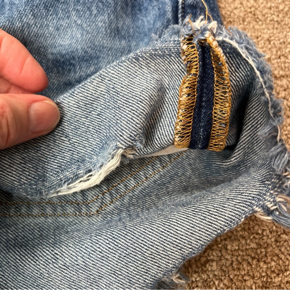 Levis Women Size 27 501 Shorts Blue Jeans Light Wash Denim Button Fly Distress - Picture 3 of 11